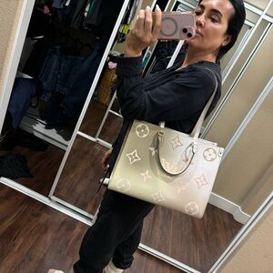 Beautiful Louis Vuitton bag !